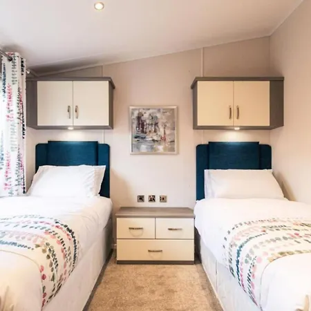 Lodge Woodland Jewel With Hot Tub York