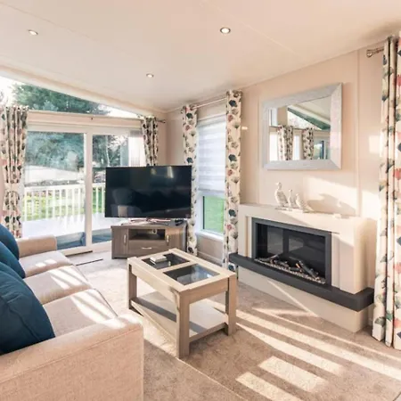 Lodge Woodland Jewel With Hot Tub