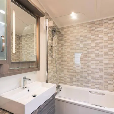 Woodland Jewel With Hot Tub York