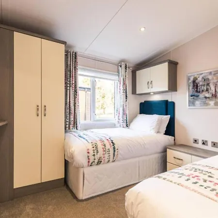 Woodland Jewel With Hot Tub