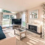 Lodge Woodland Jewel With Hot Tub